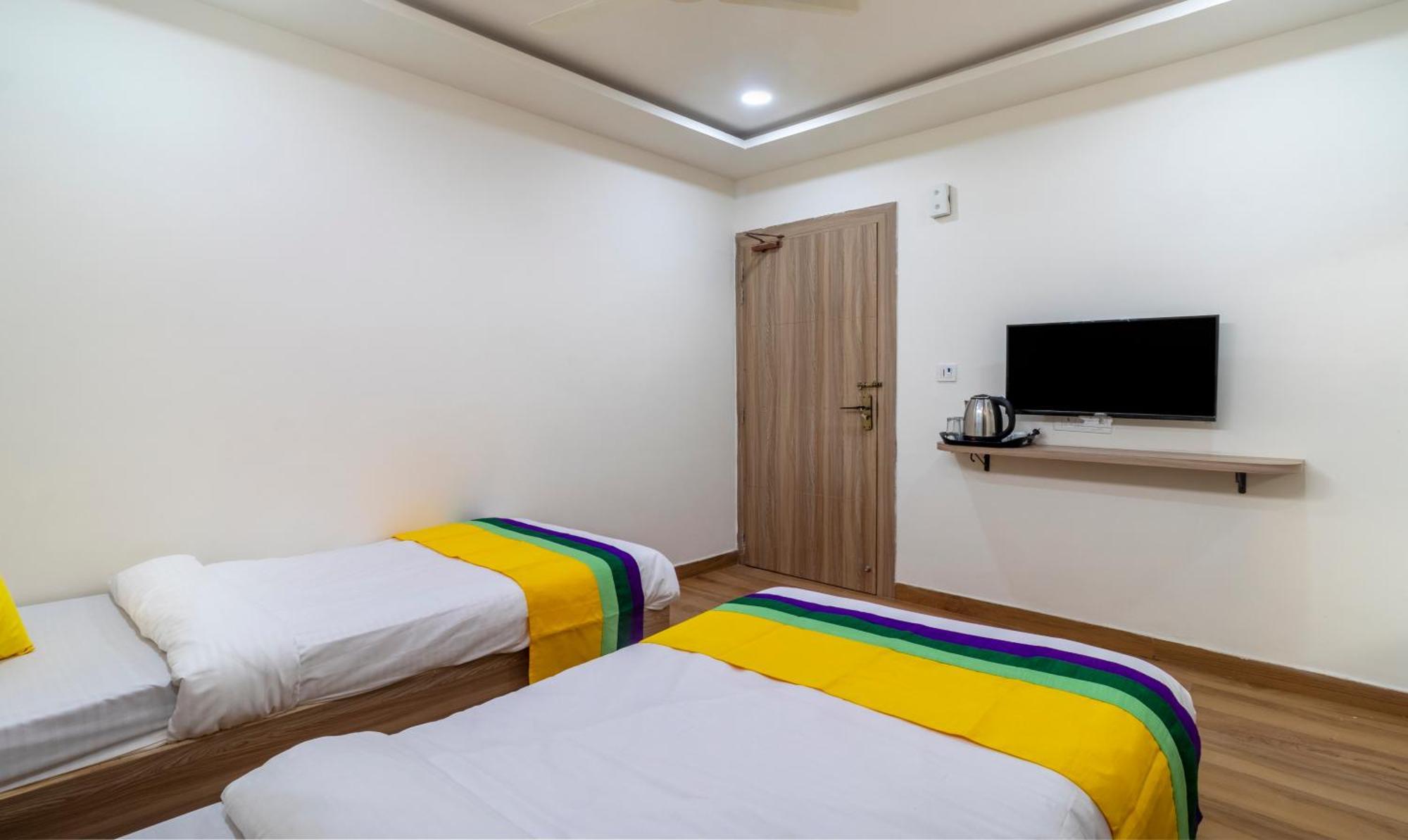 Itsy Hotels Krishna Residency, Govardhan Chauraha 马图拉 外观 照片