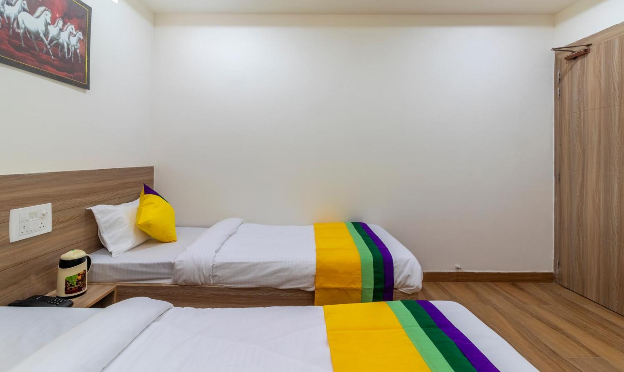 Itsy Hotels Krishna Residency, Govardhan Chauraha 马图拉 外观 照片